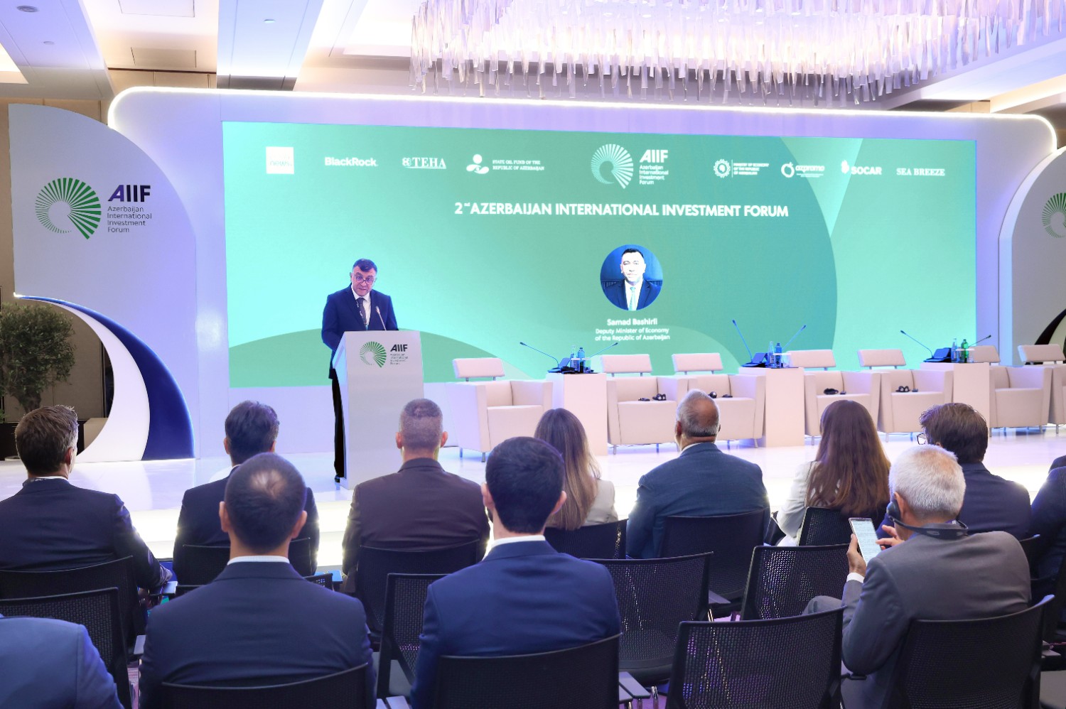 “Sənaye platformaları və azad iqtisadi zonalar: Azərbaycan regional istehsal mərkəzi kimi” mövzusunda panel sessiya keçirilib