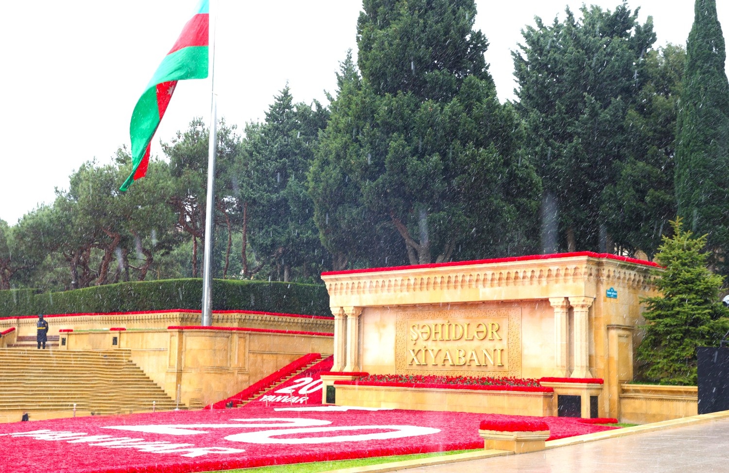 Ministry of Economy staff visits Alley of Martyrs